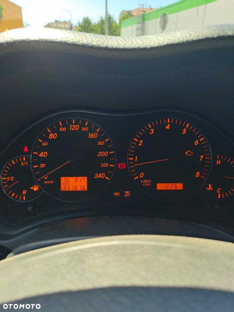 Toyota Avensis - 5