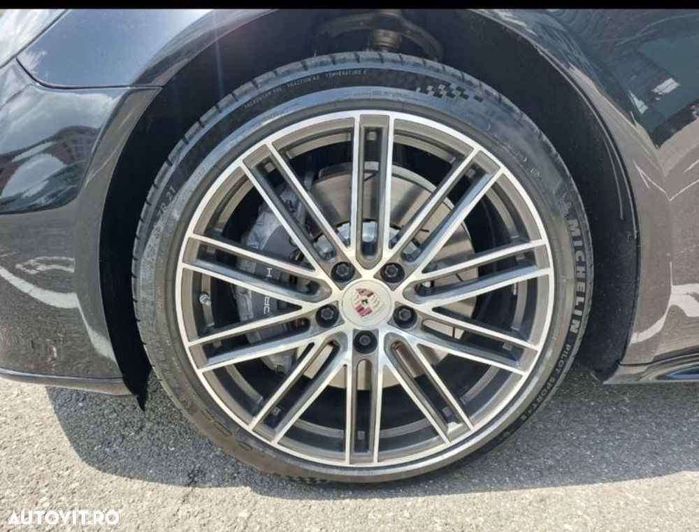 Porsche Panamera 4 - 9