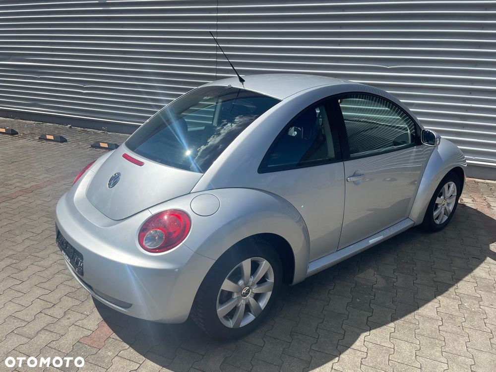 Volkswagen New Beetle - 7
