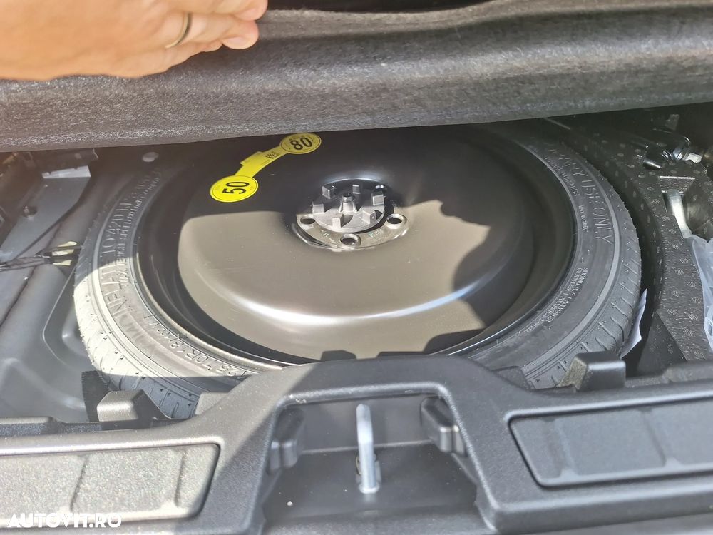 Volvo XC 40 B3 AT FWD MHEV Plus Dark - 34
