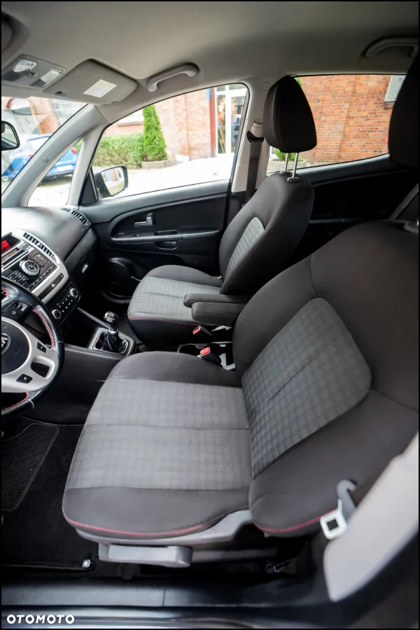 Kia Venga - 32