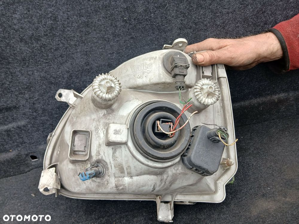 Opel Agila Lampa przednia prawa-dorabiane zaczepy - 3