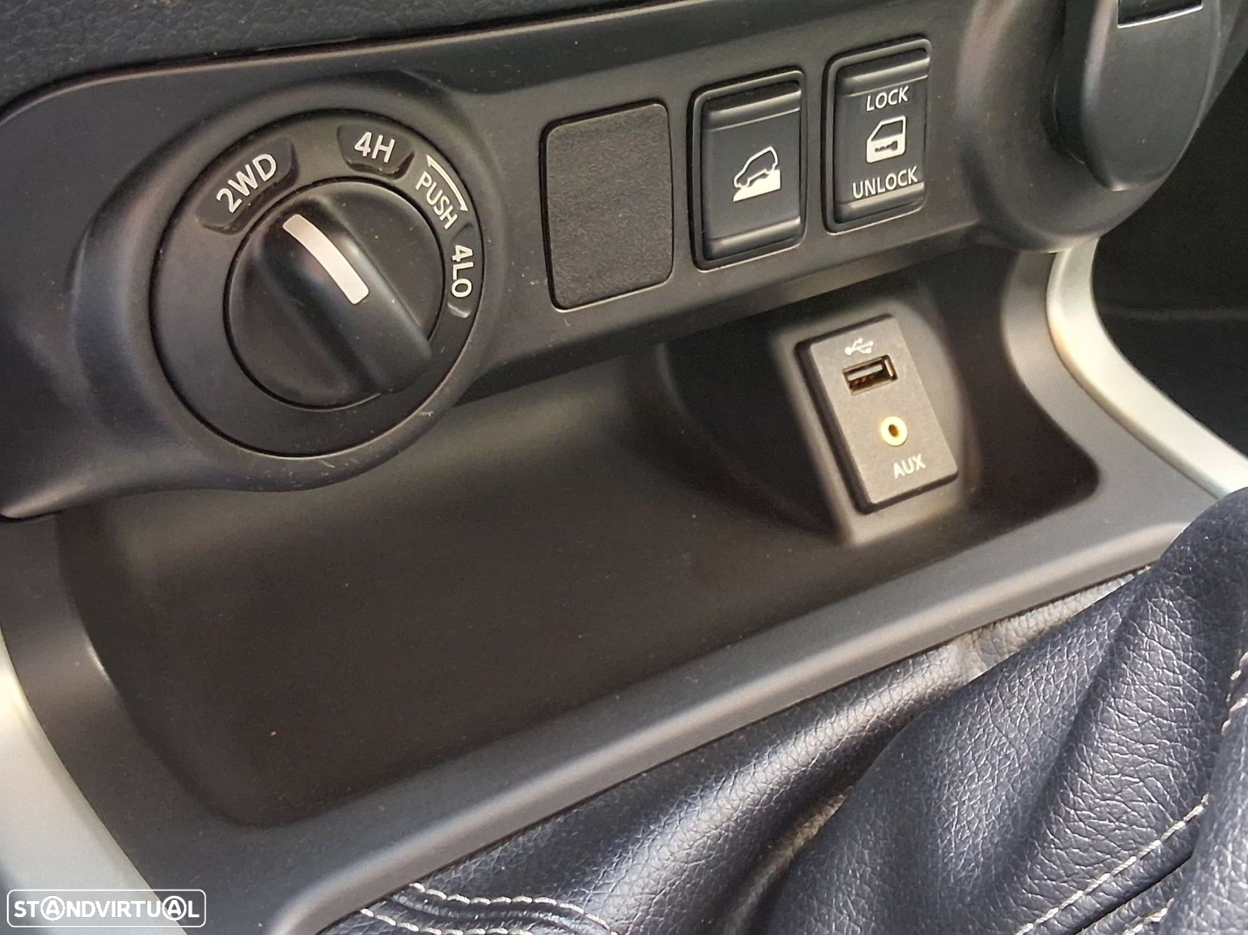 Nissan Navara 2.3 dCi CD 4WD N-Connecta Nav+Barras - 50
