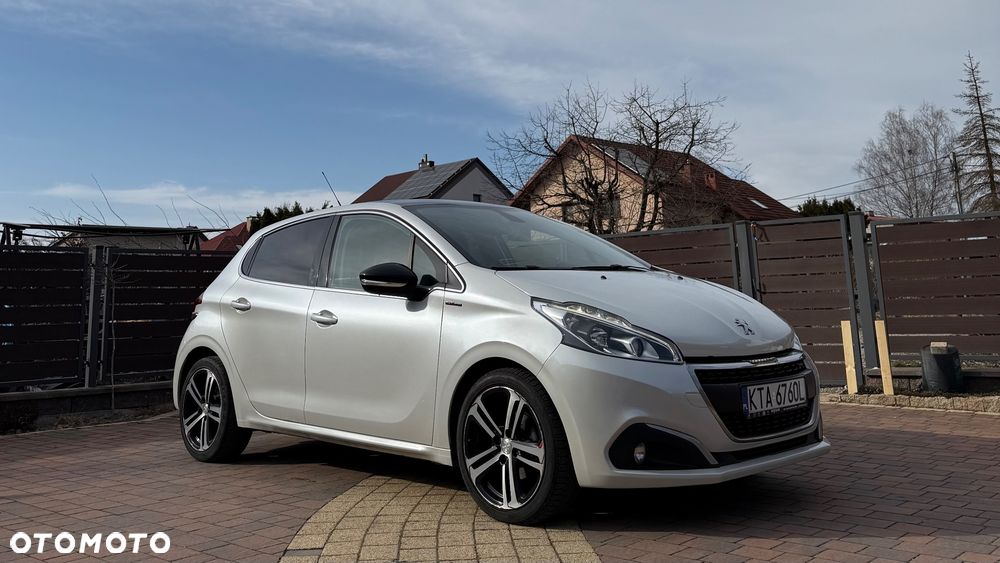 Peugeot 208 - 13