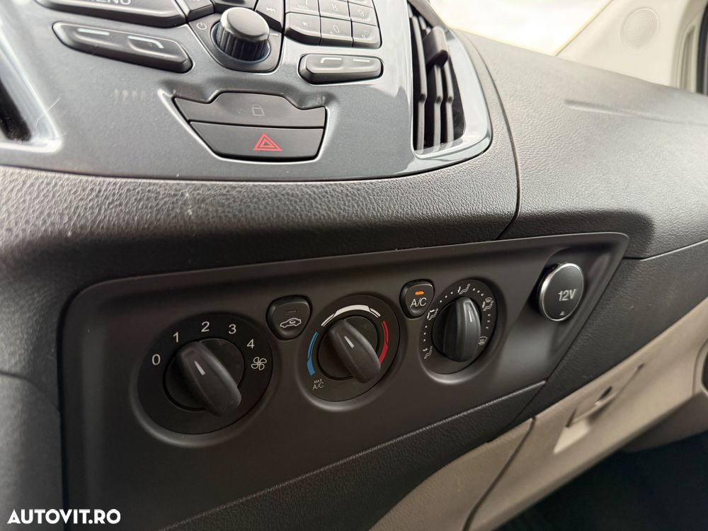 Ford Tourneo Custom - 31