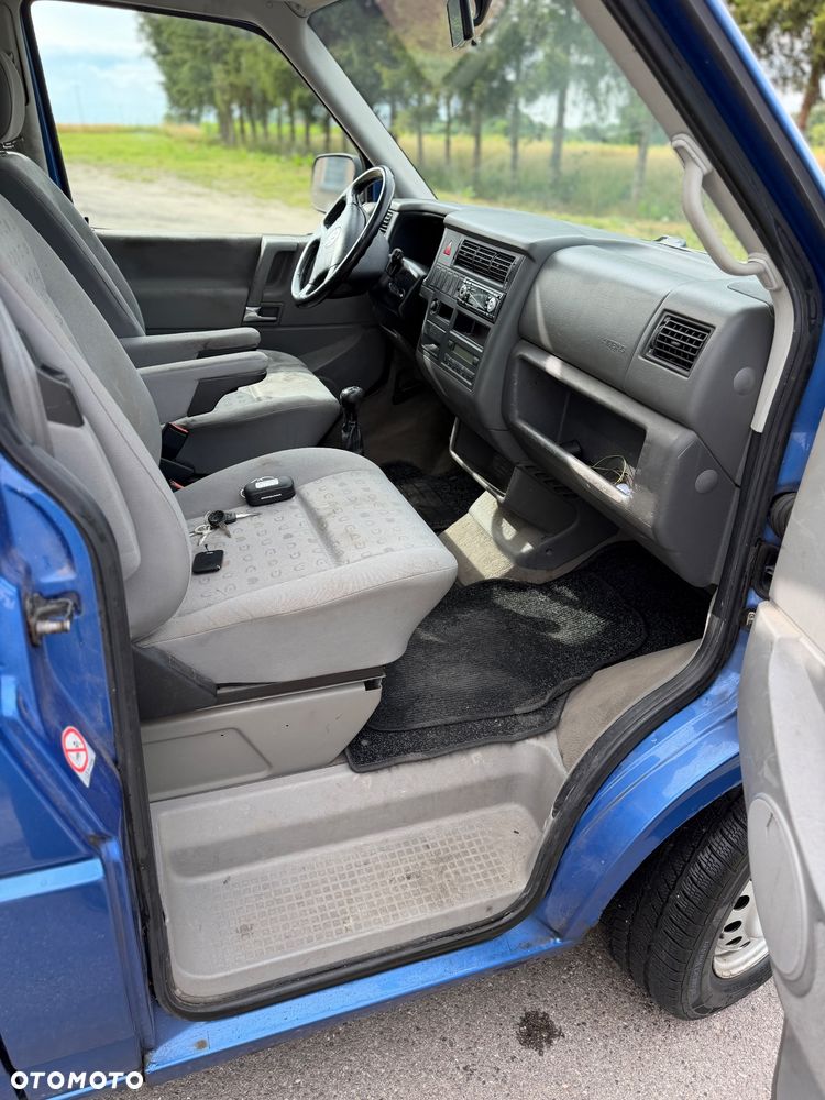 Volkswagen Multivan - 32