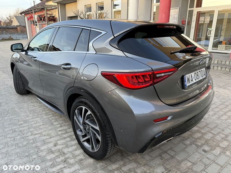 Infiniti Q30 1.6t Premium Tech 7DCT - 3