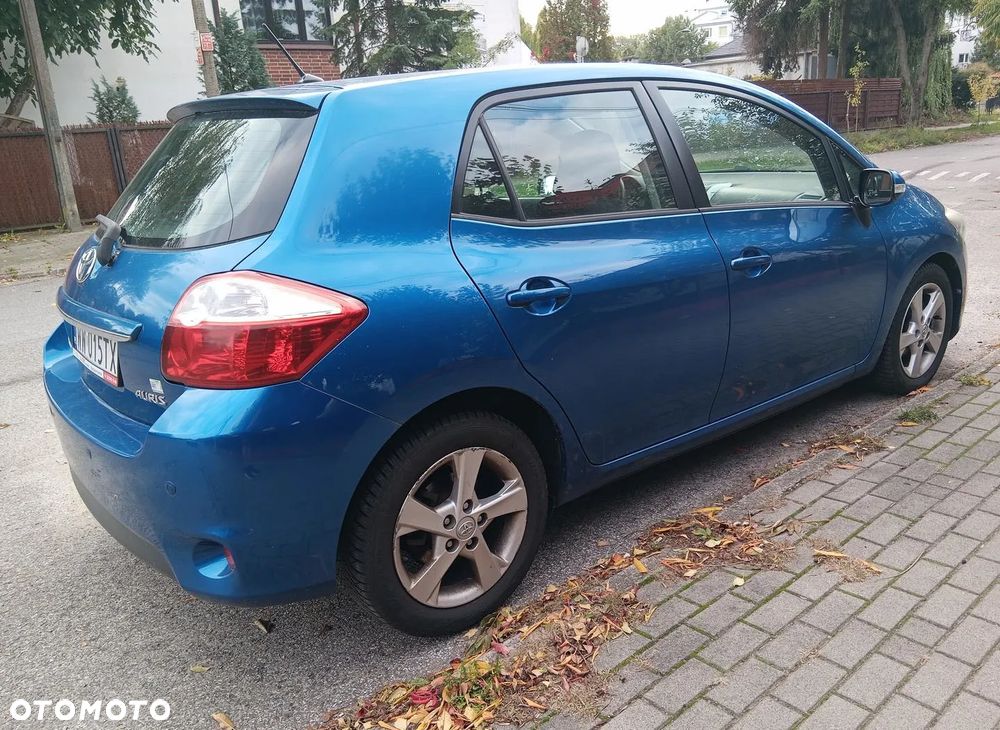 Toyota Auris 2011 photo 3