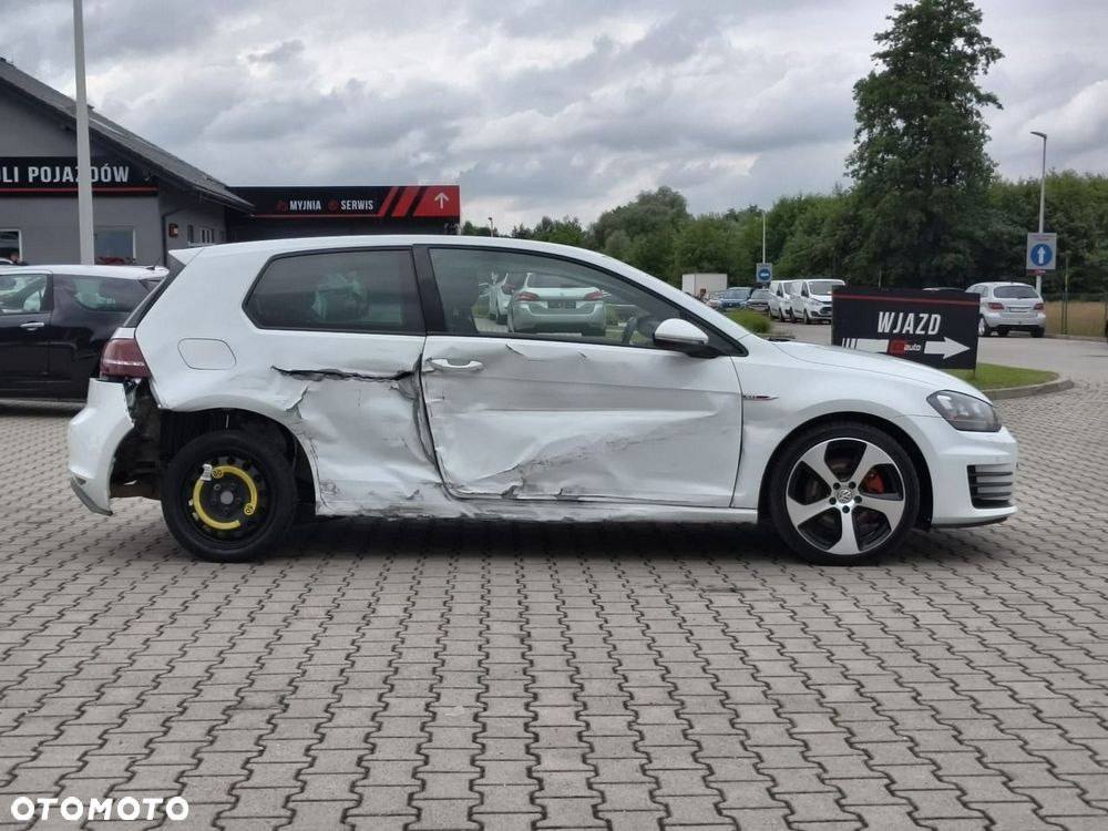 Volkswagen Golf - 8