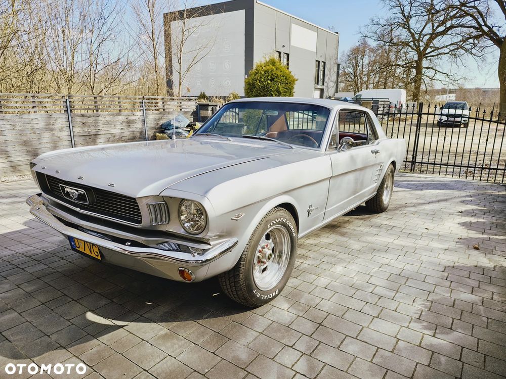 Ford Mustang - 3