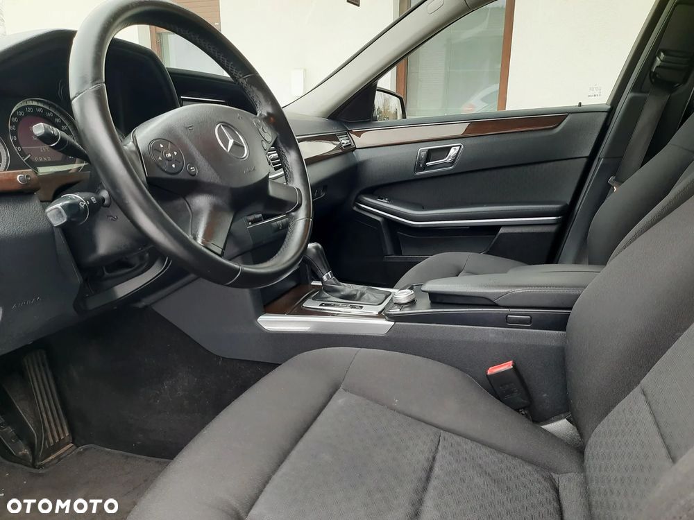 Mercedes-Benz Klasa E 250 CDI 4-Matic BlueEff - 19