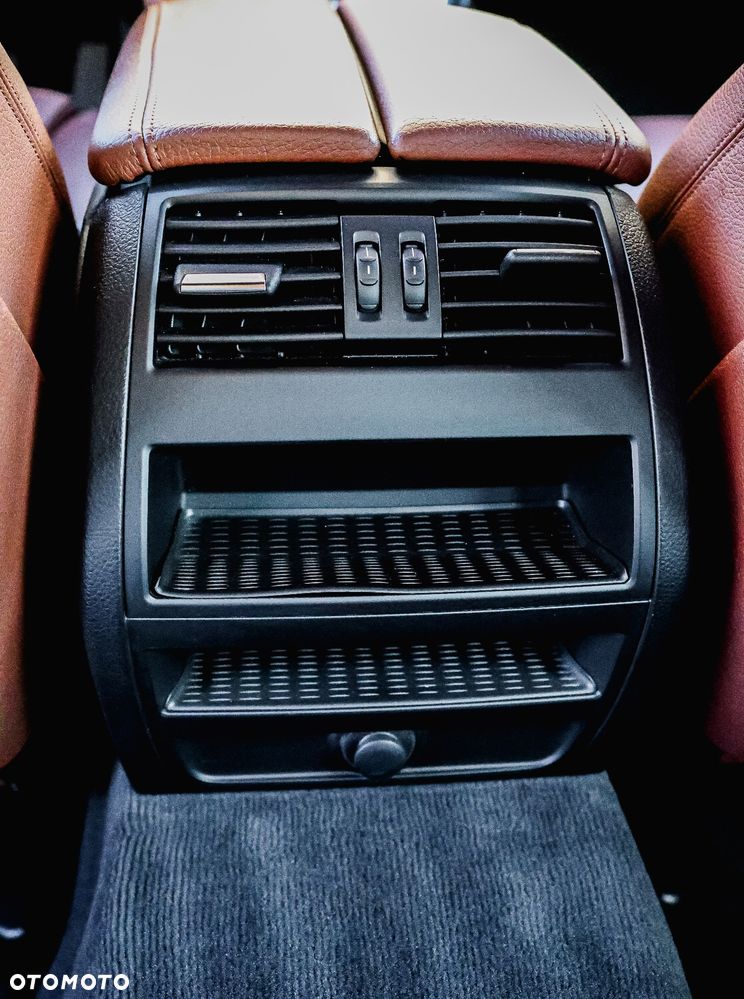 BMW Seria 5 530d xDrive - 24