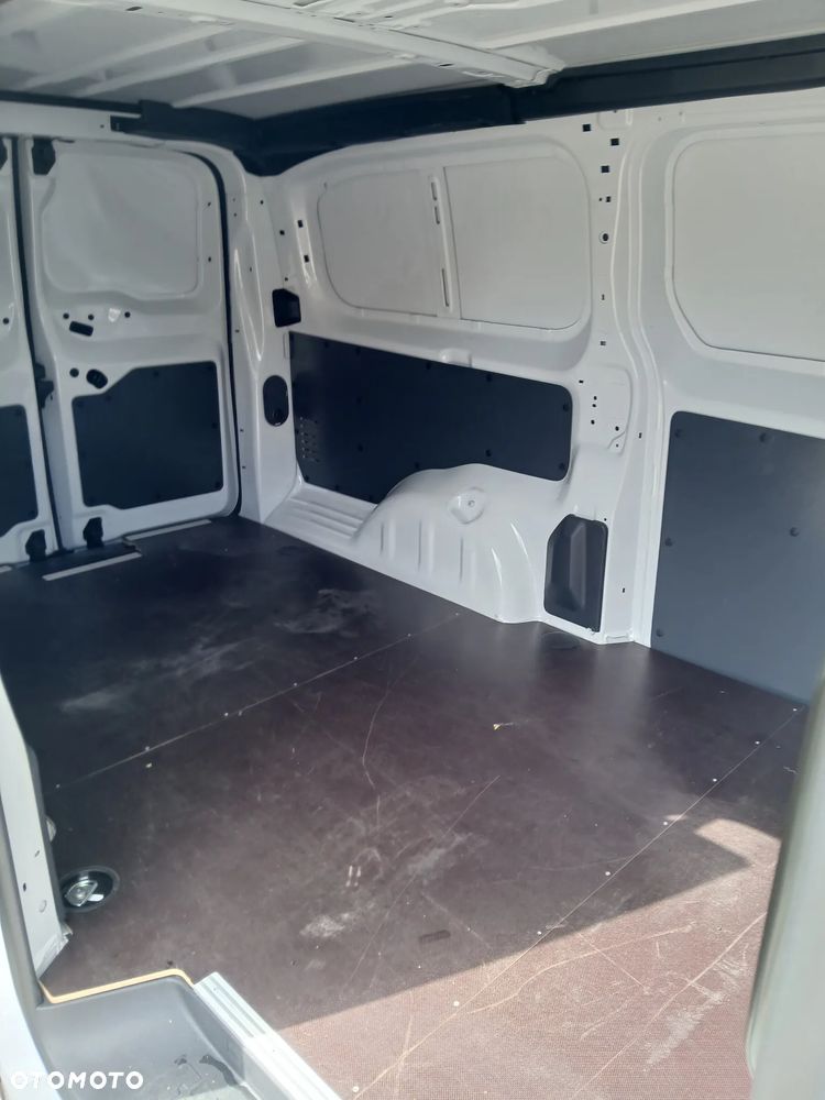 Opel Vivaro - 17