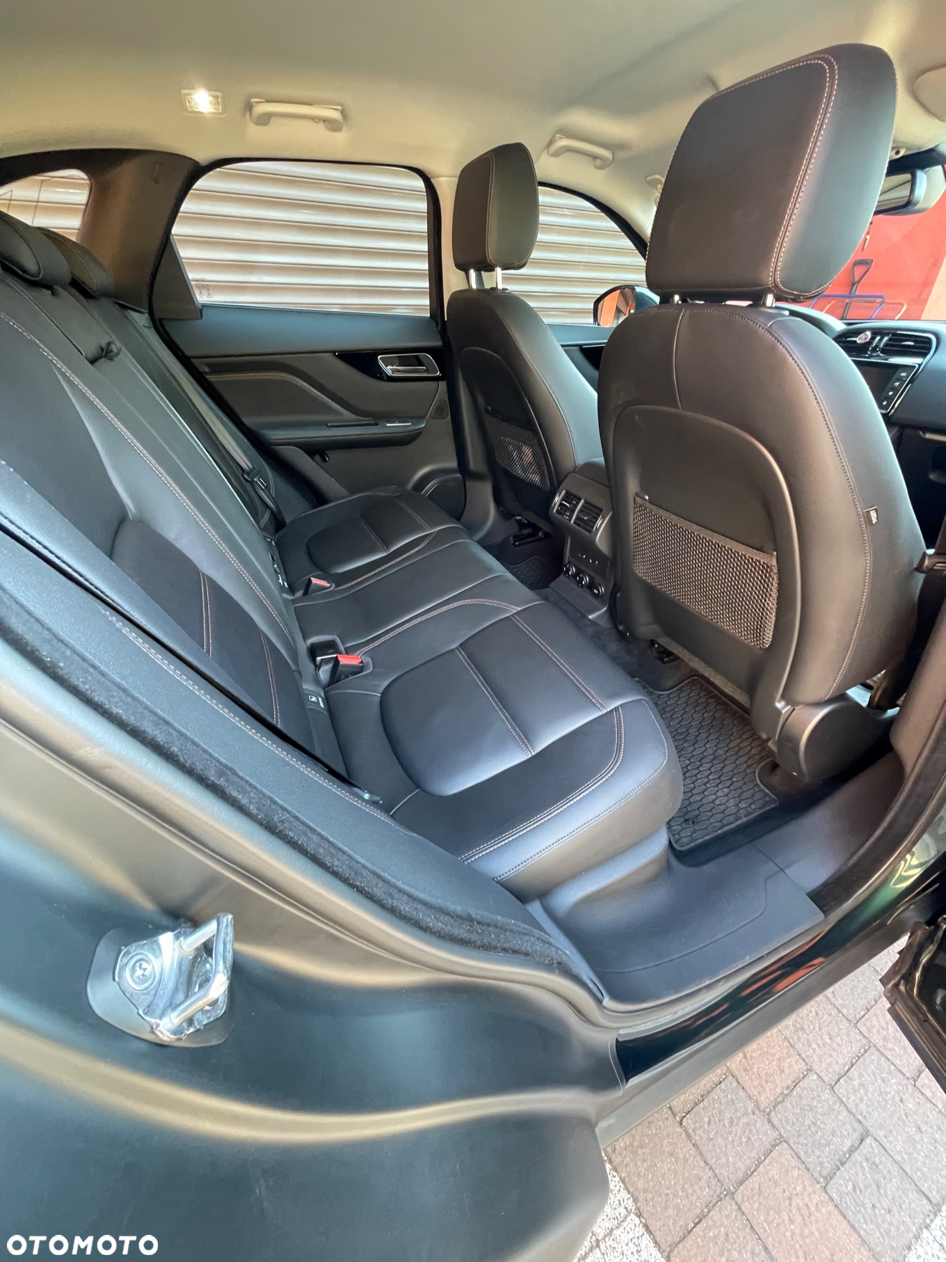 Jaguar F-Pace 2.0 i4D AWD R-Sport - 30
