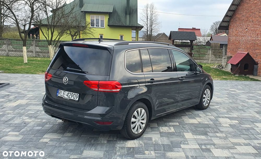 Volkswagen Touran - 12
