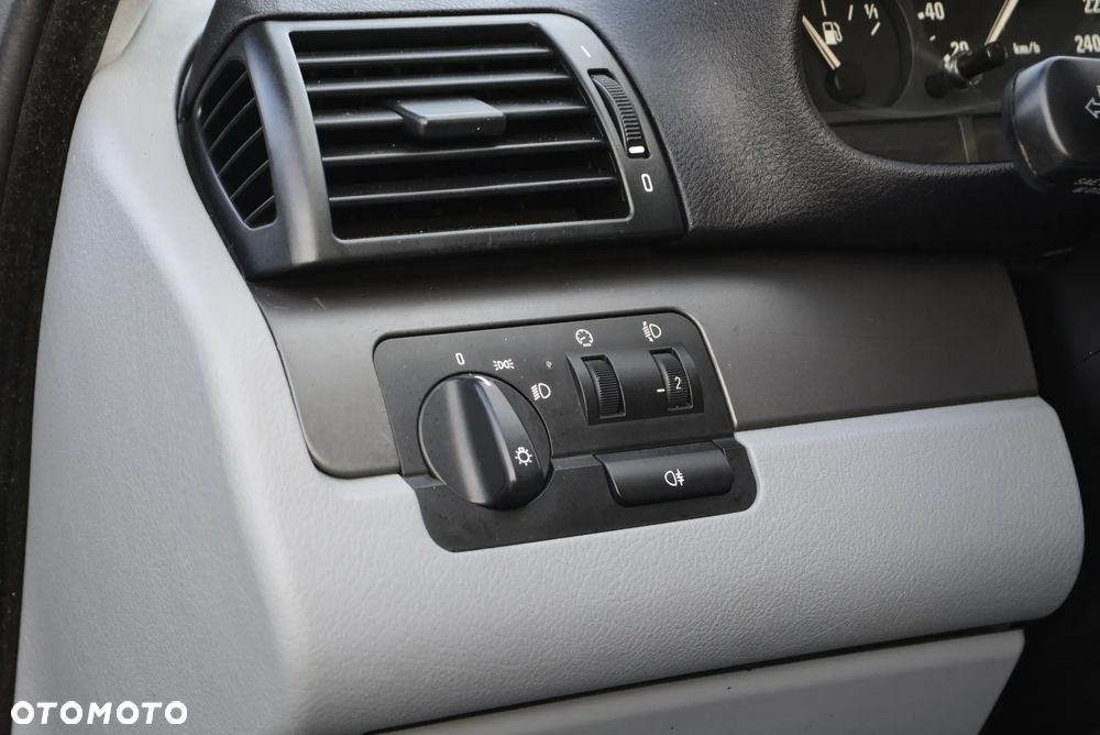 BMW Seria 3 318i - 33