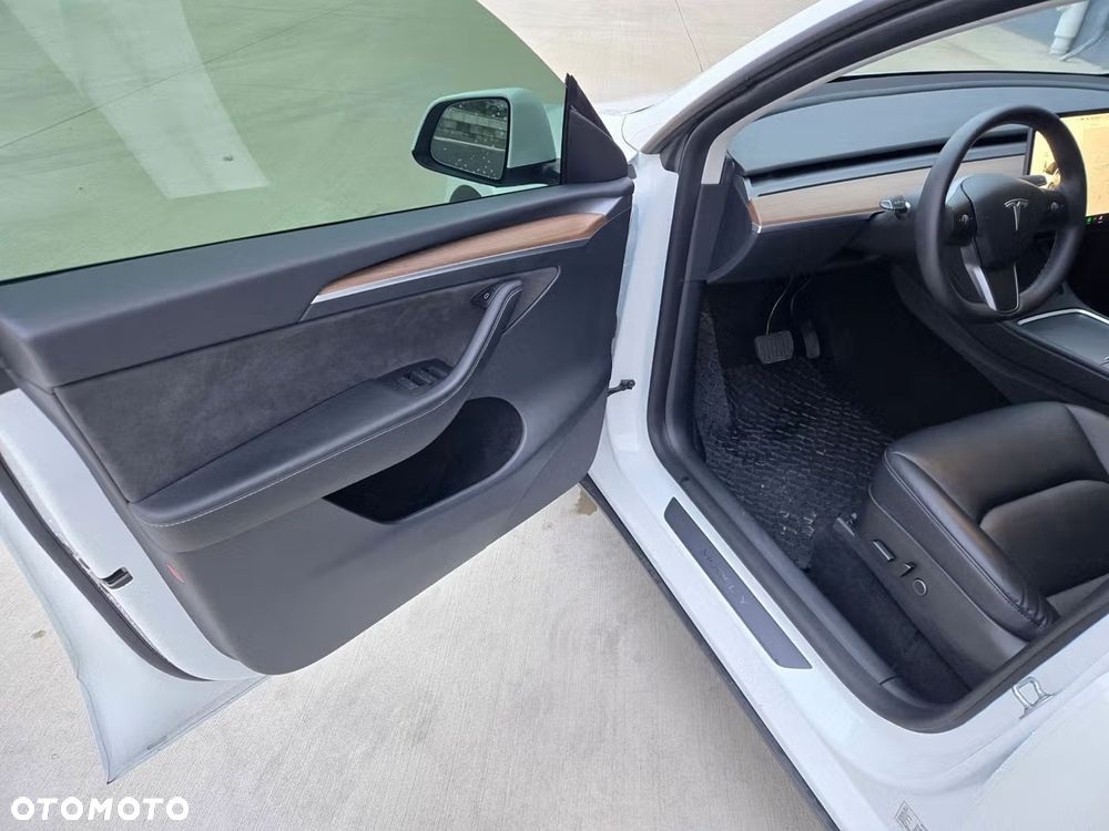 Tesla Y Long Range Dual Motor AWD - 7