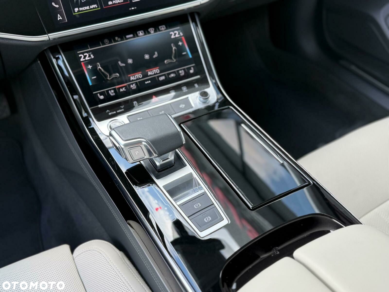 Audi A8 - 40