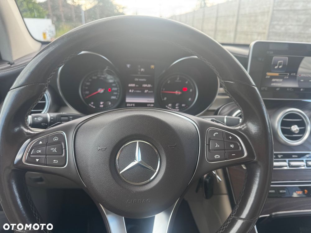 Mercedes-Benz GLC - 33