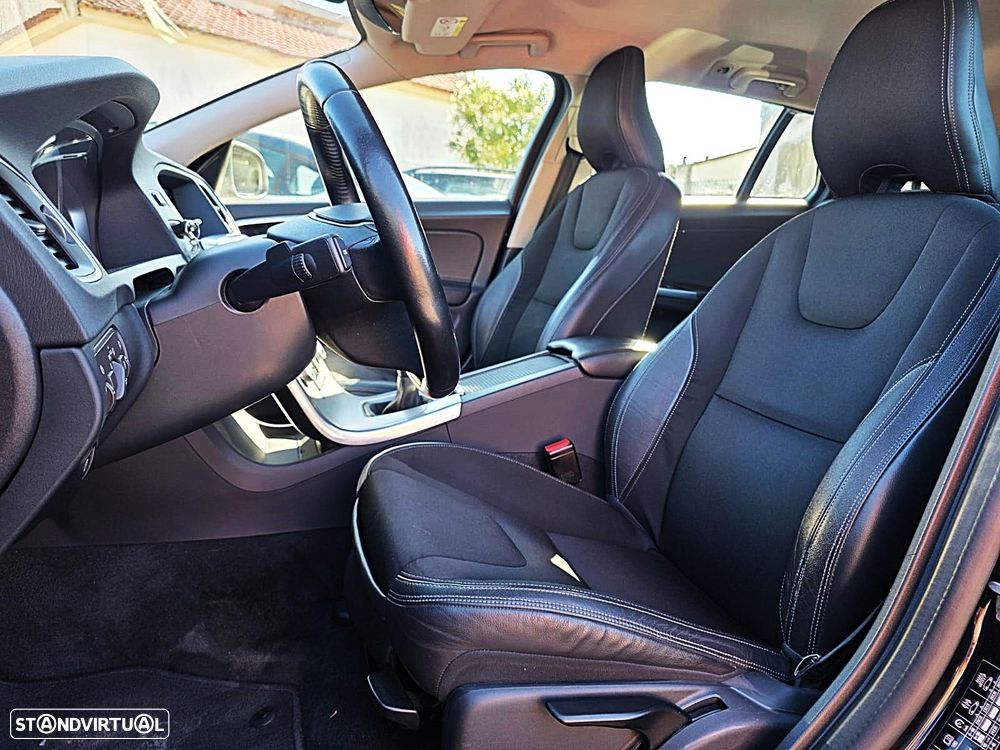 Volvo V60 2.0 D2 Momentum - 10