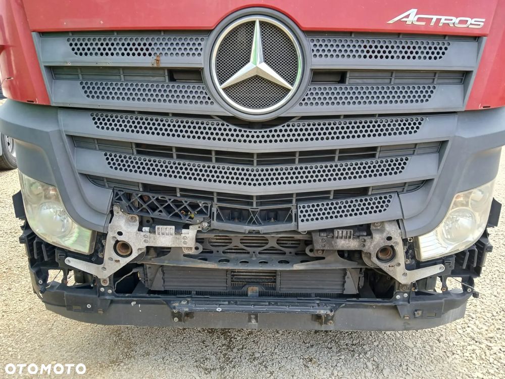 ATRAPA GÓRNA MERCEDES ACTROS MP4 - 1