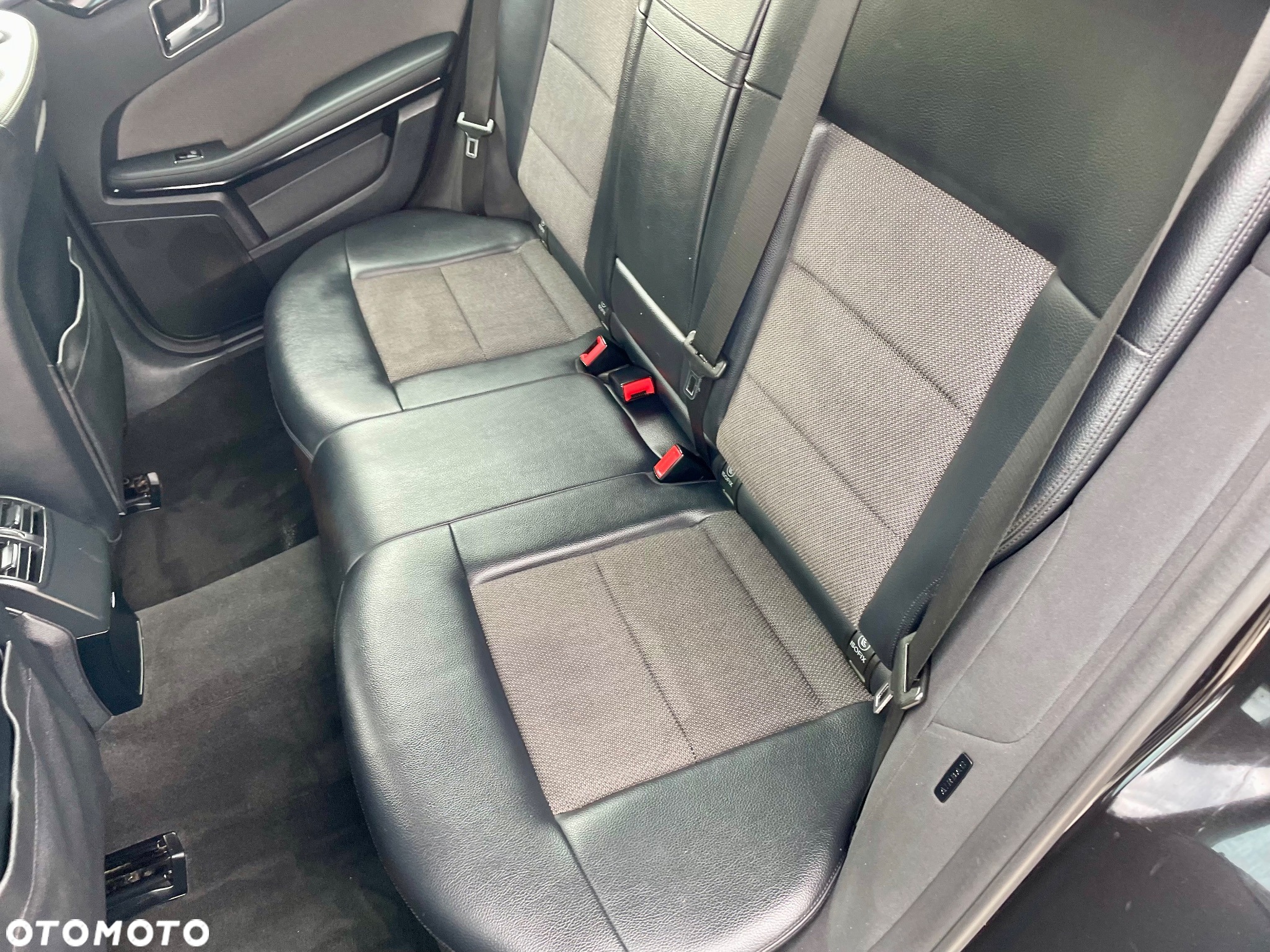 Mercedes-Benz Klasa E 200 CGI BlueEffICIENCY Avantgarde - 28