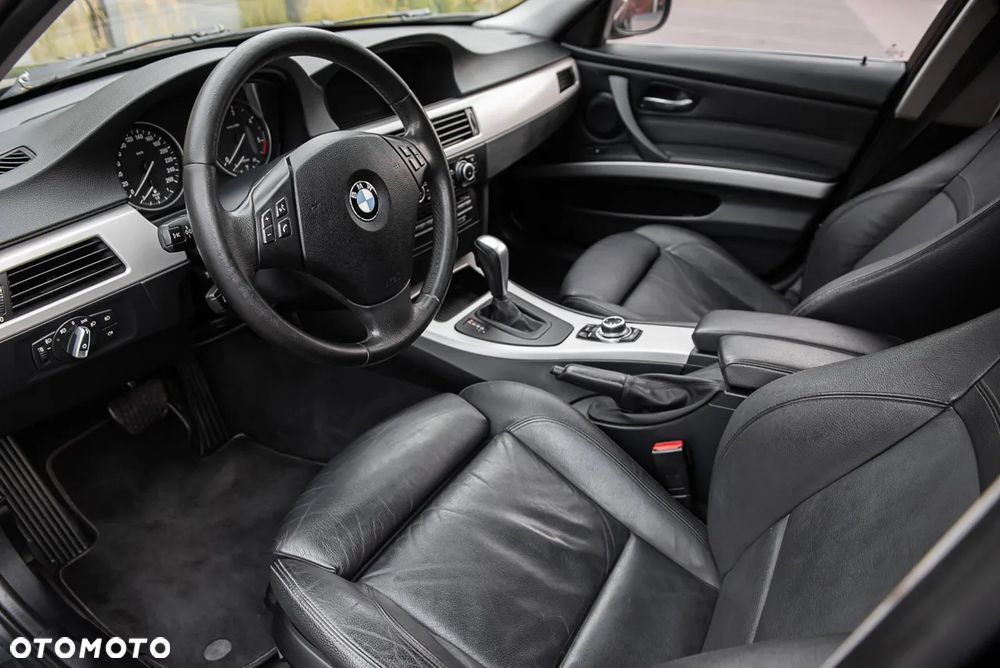 BMW Seria 3 325d DPF Touring - 15