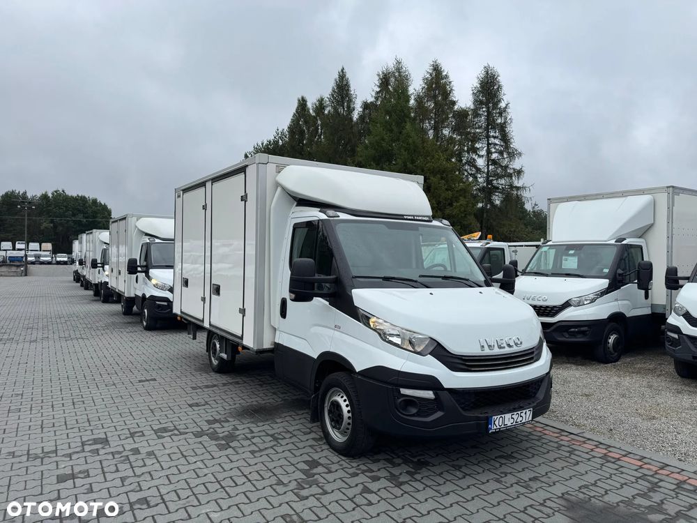 Iveco DAILY 35S14,35S15,35S16,35S17,KILKA SZTUK IZOTERMY CHLODNIE PODWOZIA DO ZABUDOWY KIPRY WYWROTKI KILKANASCIE SZTUK NA PLACUY - 1