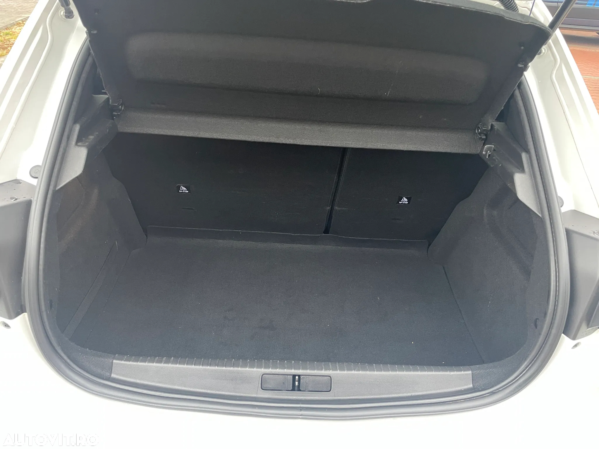 Peugeot 208 1.2 L PureTech STT EAT8 Active Pack - 20