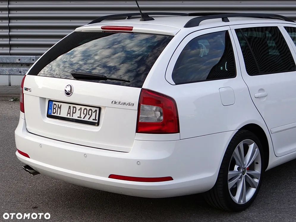 Skoda Octavia 2.0 TDI CR DPF DSG RS - 17