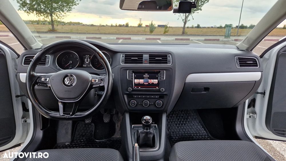 Volkswagen Jetta - 5