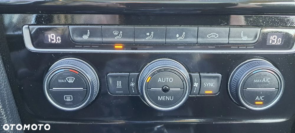 Volkswagen Golf 2.0 TDI BlueMotion Technology Highline - 23