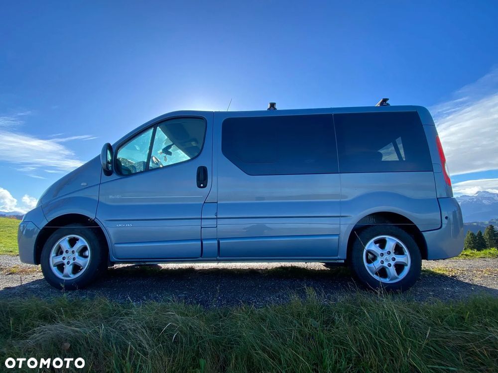 Renault Trafic Grand Passenger Black Edition - 2