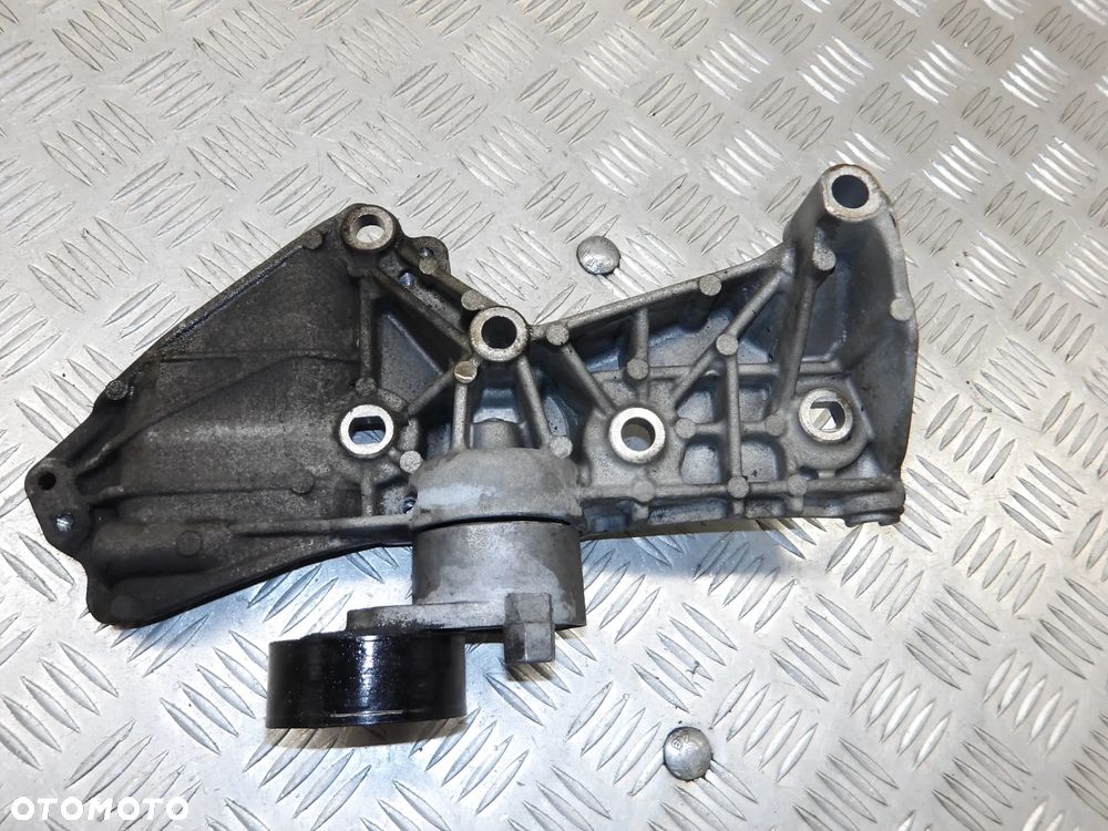 NISSAN QASHQAI I 06-09 1.5 D ŁAPA WSPORNIK ALTERNATORA 8200669495 - 3
