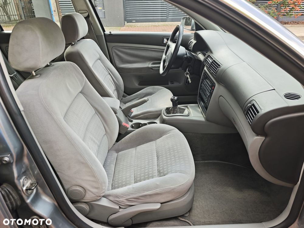Volkswagen Passat 1.8T Comfortline - 19
