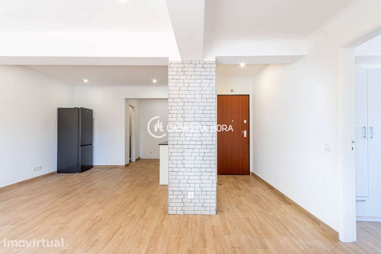 Apartamento T1+1 no Estoril, perto da Praia da Poça - Grande imagem: 3/16
