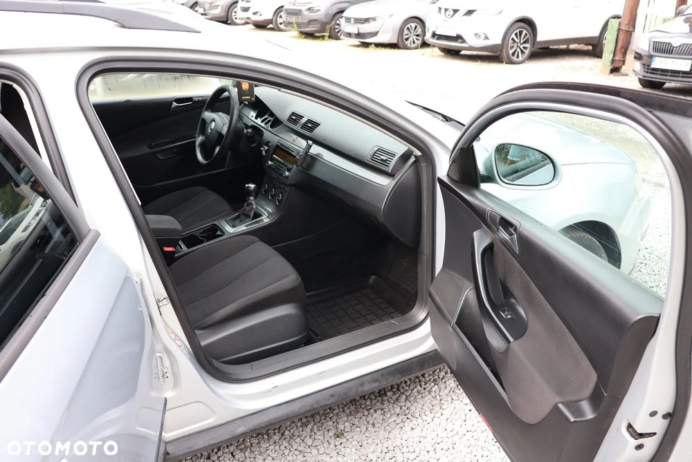 Volkswagen Passat 1.9 TDI Comfortline - 12