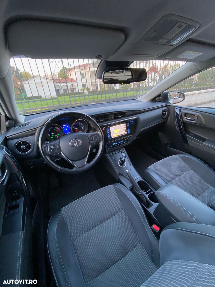 Toyota Auris 1.8 L VVT-i Hybrid Sol + - 6