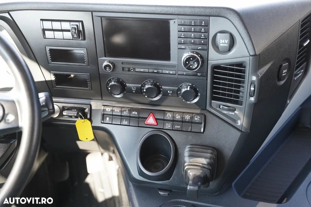 Mercedes-Benz AROCS 2536 / 6x2 / BASCULABILĂ PE 3 PĂRȚI - 6,6 M / MACARAUA HIAB 177 K PRO / CAPACITATE MAX. DE RIDICARE: 4.100 KG / RAZĂ MAX. DE ACȚIUNE: 11,0 M / ROTATOR / TELECOMANDĂ / TRANSMISIE AUTOMATĂ - 32