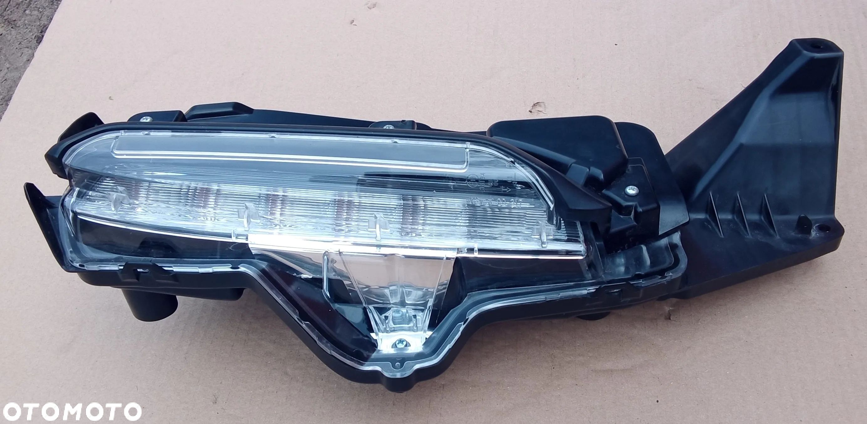 Halogen prawy przód toyota Yaris cross 21≥ led - 1