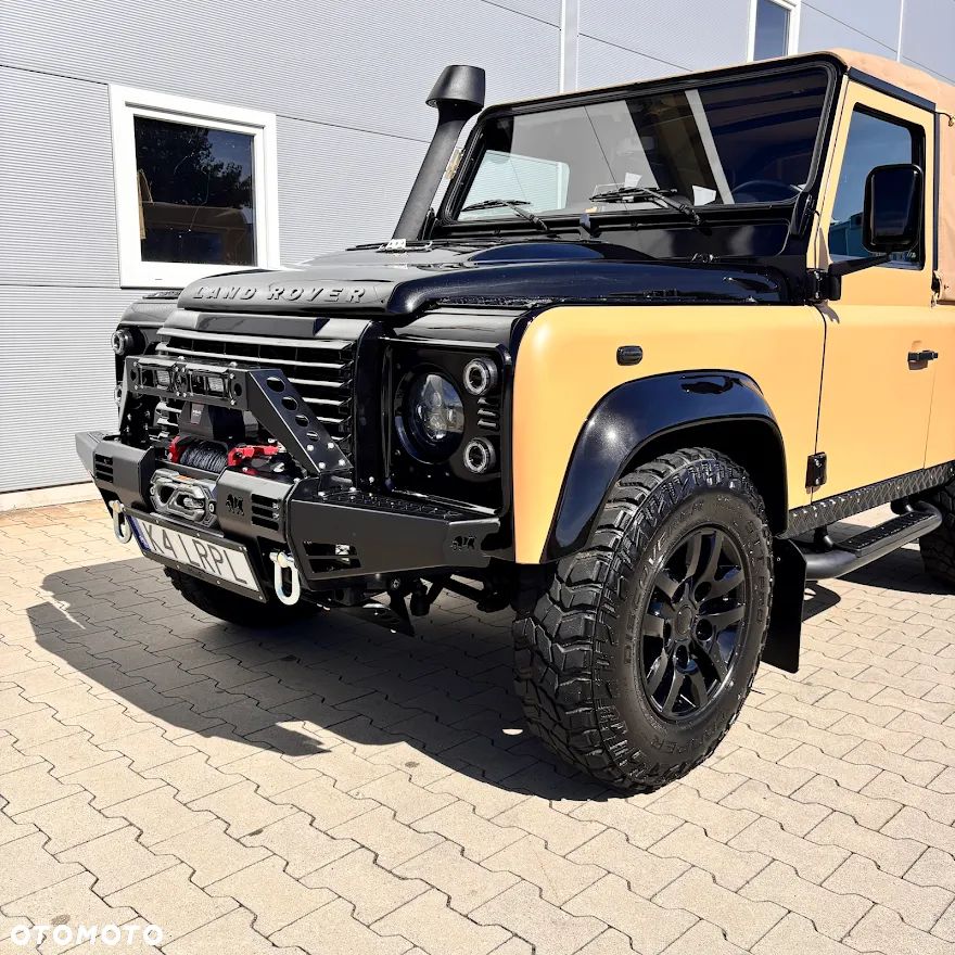Land Rover Defender 2.4 TD4 SE - 17