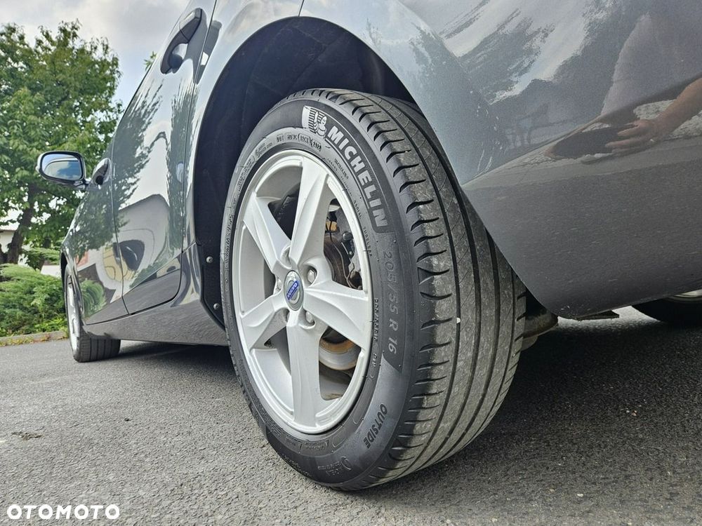 Volvo V40 D2 Momentum - 24