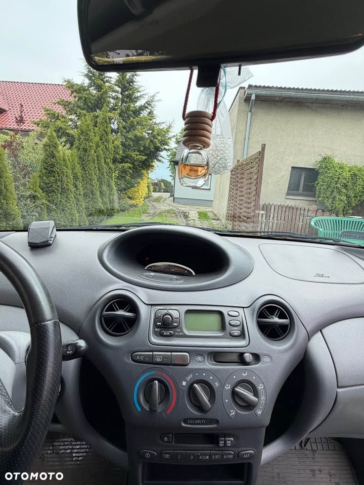 Toyota Yaris 1.0 Base - 7