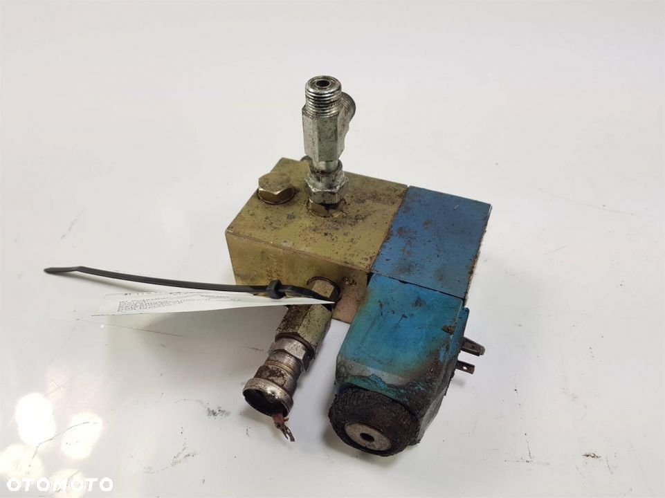 ELEKTROZAWÓR VOLVO L120F VICKERS - 2