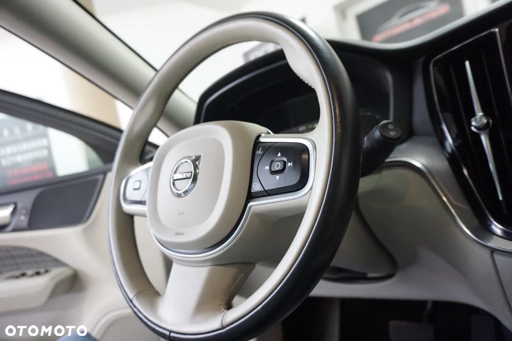 Volvo V60 D3 AWD Geartronic Momentum - 25