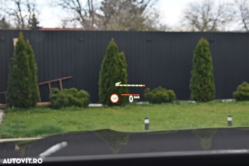 BMW Seria 7 745e - 33