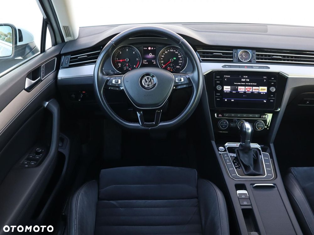 Volkswagen Passat - 9