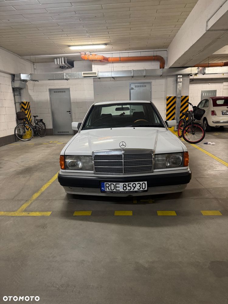 Mercedes-Benz W201 (190) - 1