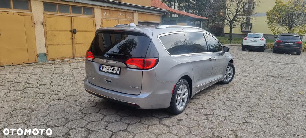 Chrysler Pacifica - 5