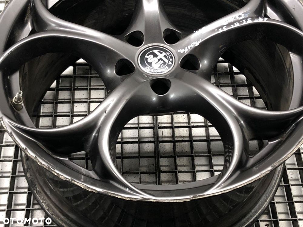 FELGA ALUMINIOWA 19 9J 5X110 ET33 ŚRODEK CENTR. 58.1 - 1477.00 PLN - ALFA ROMEO GIULIA (952_) 2015 - 7